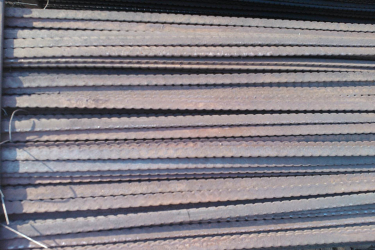 帶鋸齒形狀的扁鋼